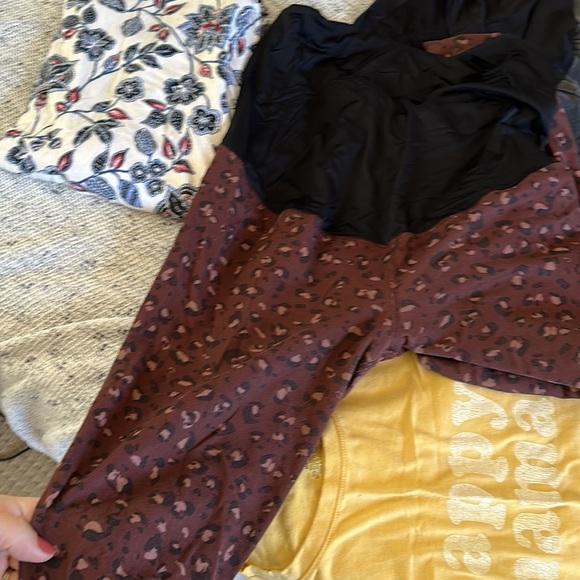 Maternity wardrobe! Tons of great quality maternity clothes - Picture 5 of 16